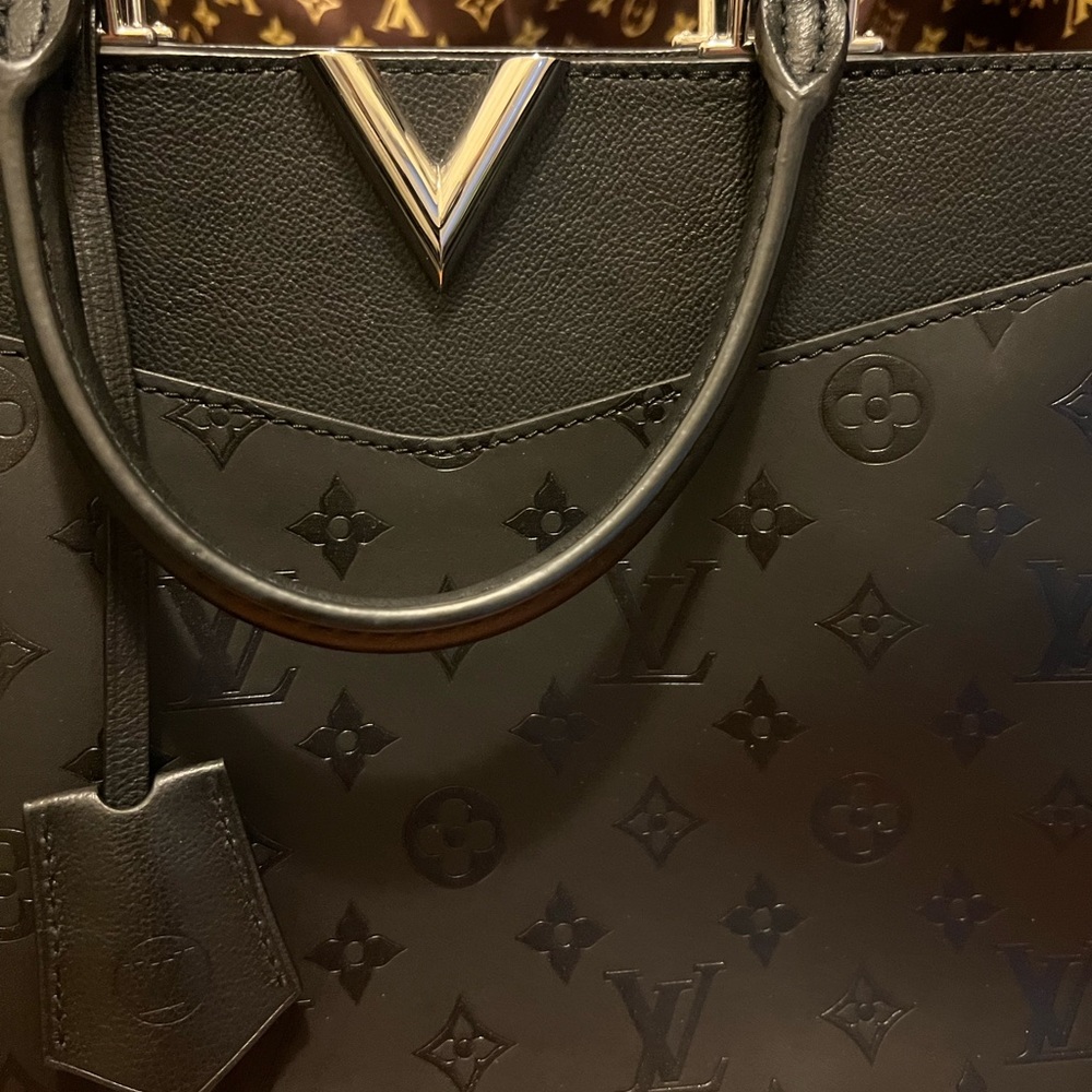 Authentic Louis Vuitton - Picture 10 of 16